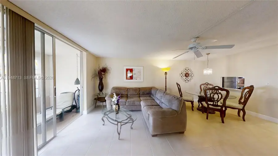 2800 W Sunrise Lakes Dr #101, Sunrise, FL 33322 - Image #2