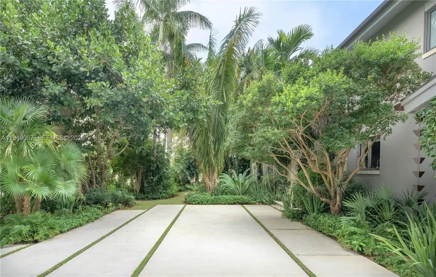 6840 Sunrise Pl, Coral Gables, FL 33133 - Image #3