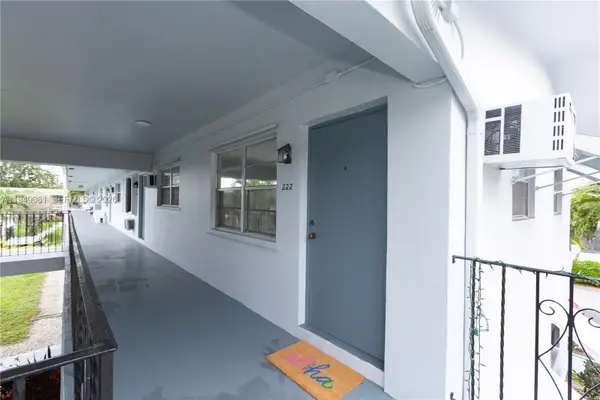 7401 Pines Blvd #222, Pembroke Pines, FL 33024