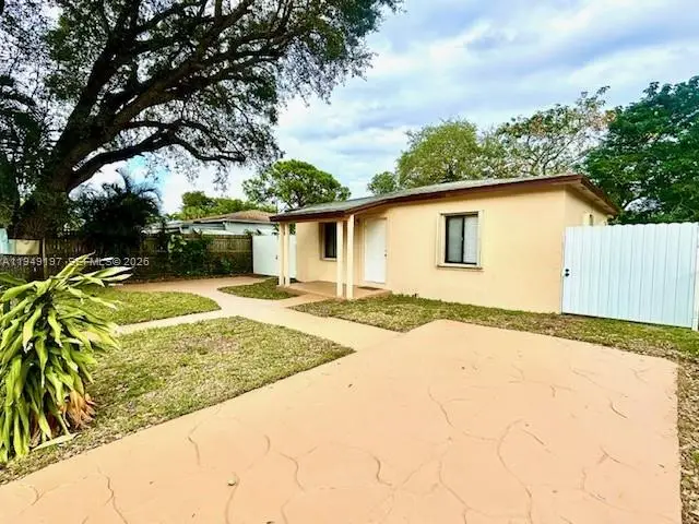 832 NW 16th Ter, Fort Lauderdale, FL 33311 - Image #2
