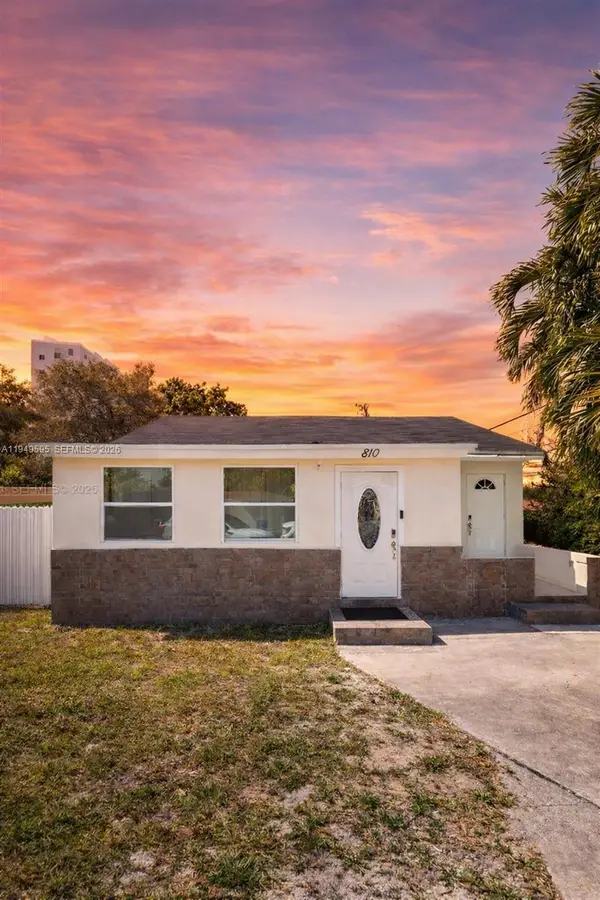 810 NW 21st Ct, Miami, FL 33125