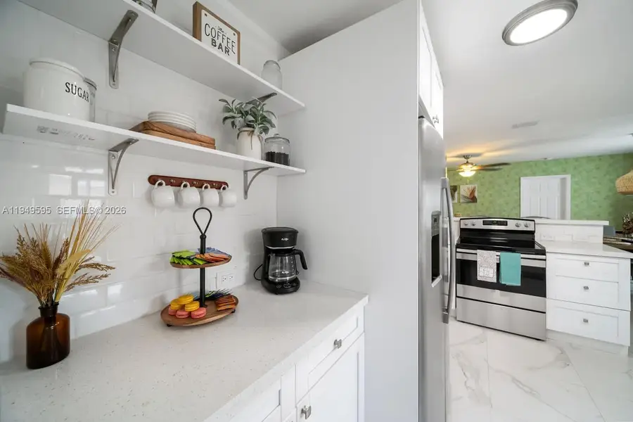 810 NW 21st Ct, Miami, FL 33125 - Image #3