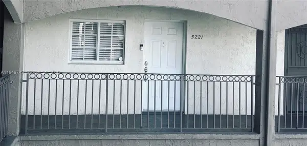 8851 NW 119th St #5221, Hialeah Gardens, FL 33018