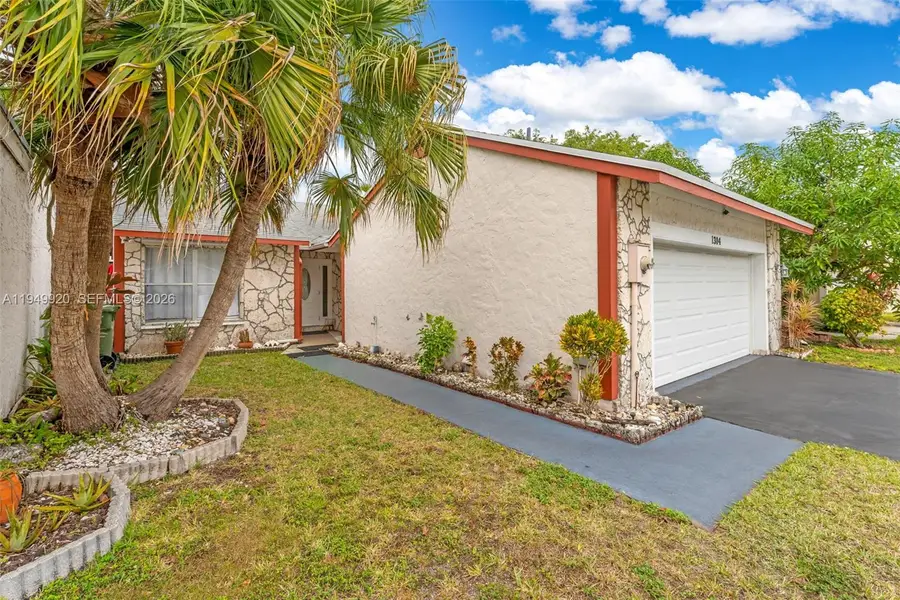 1304 Redstart Ct, Homestead, FL 33035 - Image #2