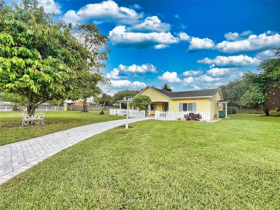 19280 SW 304th St, Homestead, FL 33030 - Image #2