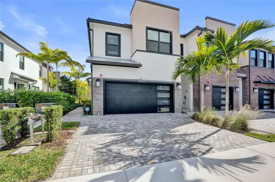 8360 NW 7th Pl, Plantation, FL 33324 - Image #2