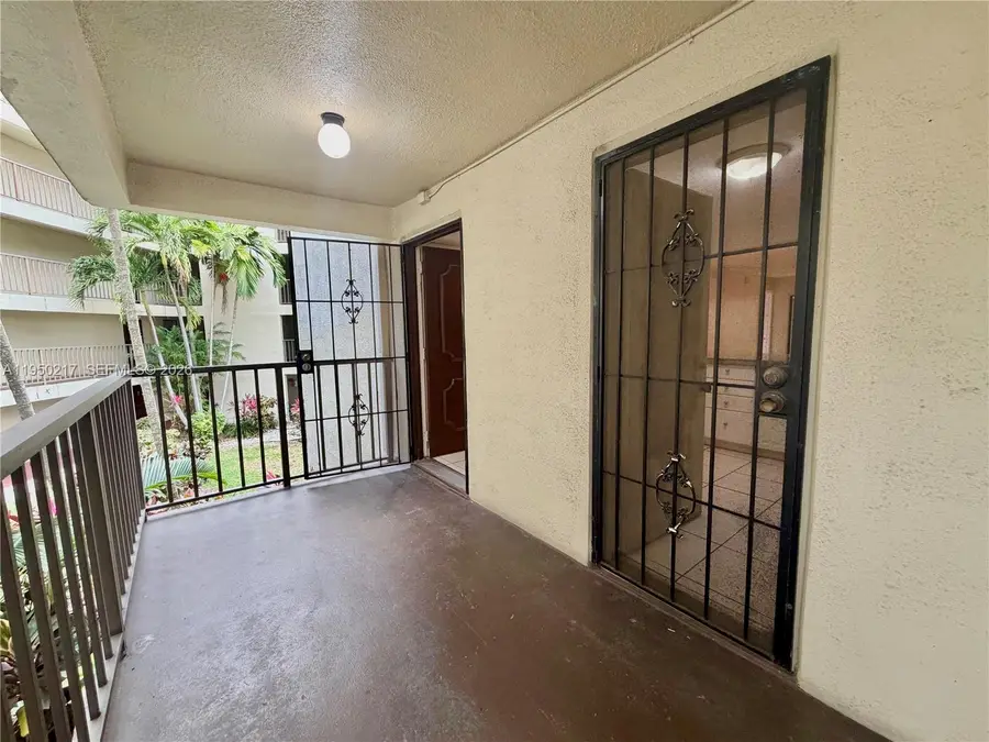 2320 S Cypress Bend Dr #206, Pompano Beach, FL 33069 - Image #2