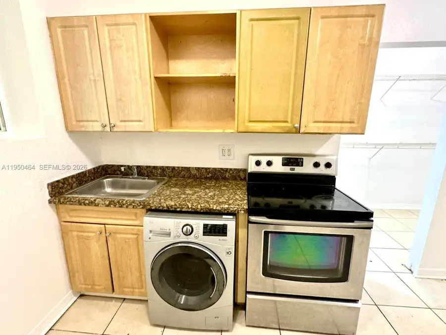 1021 NW 3rd St #307, Miami, FL 33128 - Image #3