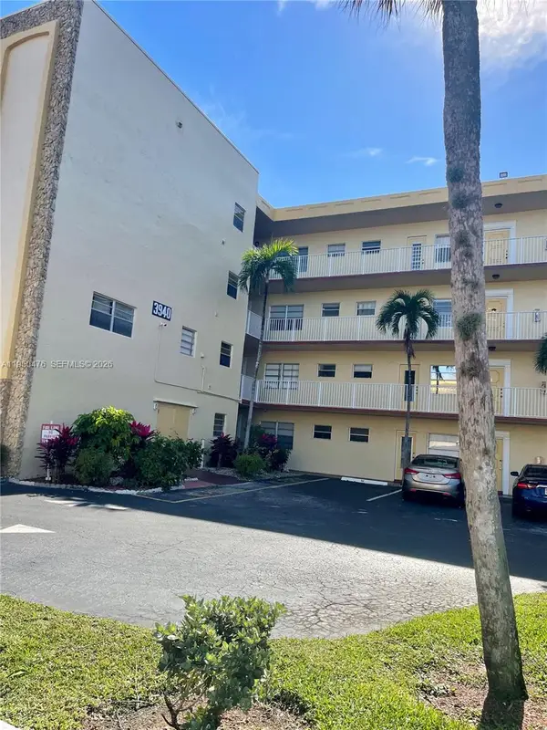 3940 NW 42nd Ave #319, Lauderdale Lakes, FL 33319