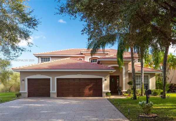 5923 NW 54th Cir, Coral Springs, FL 33067