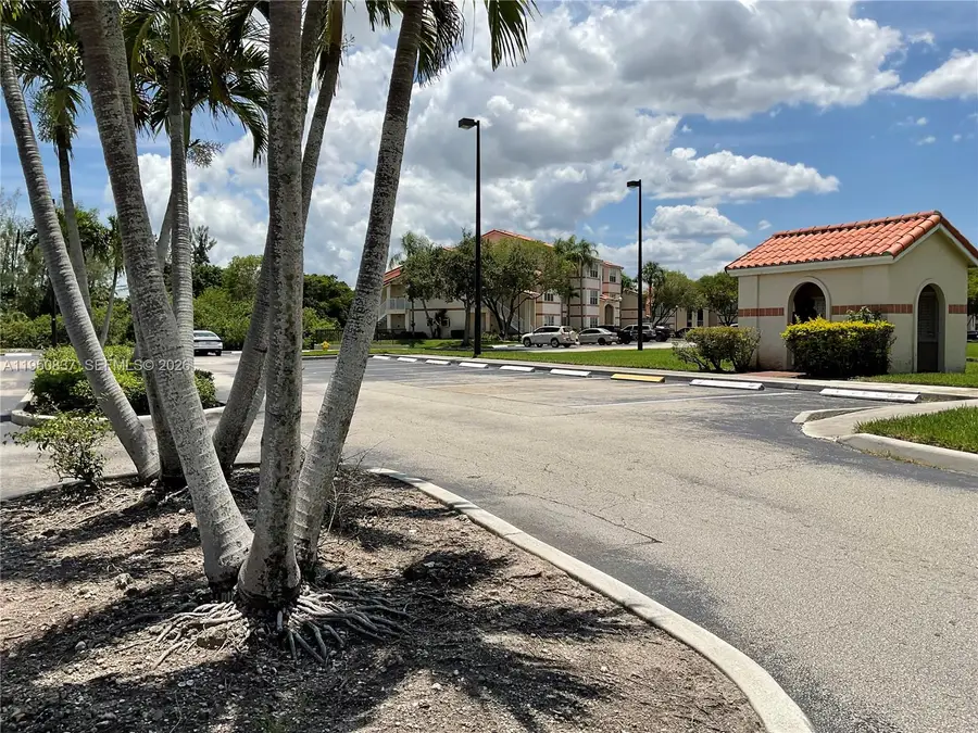 3320 N Pinewalk Dr N #1715, Margate, FL 33063 - Image #2