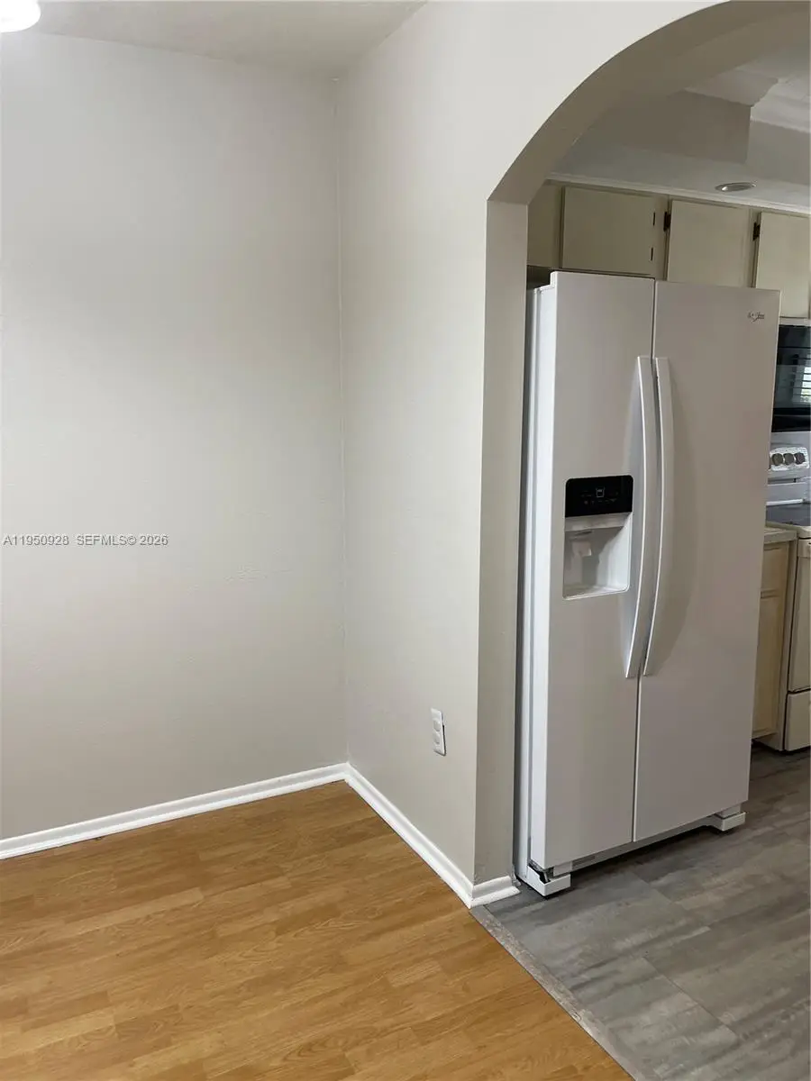 2121 Collier Av #215, Fort Myers, FL 33901 - Image #3