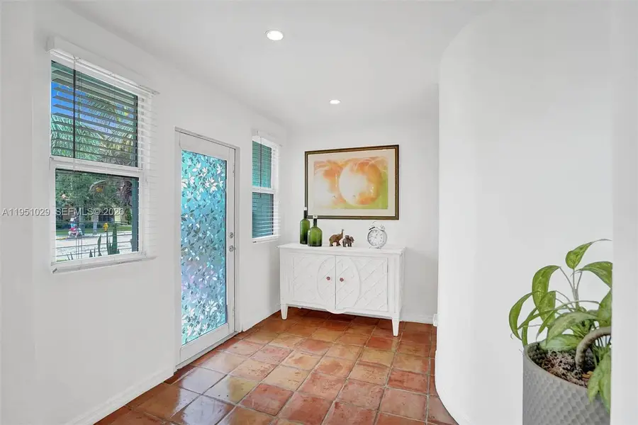 7525 W Treasure Dr, North Bay Village, FL 33141 - Image #3