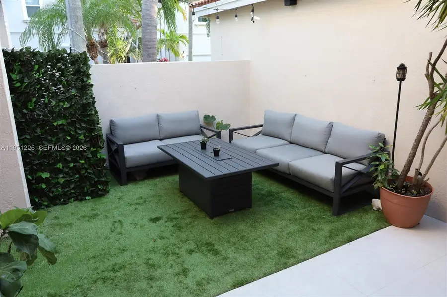 1085 River Birch St, Hollywood, FL 33019 - Image #2