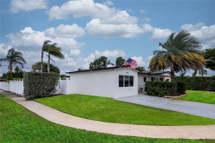 6661 SW 6th St, Pembroke Pines, FL 33023 - Image #3