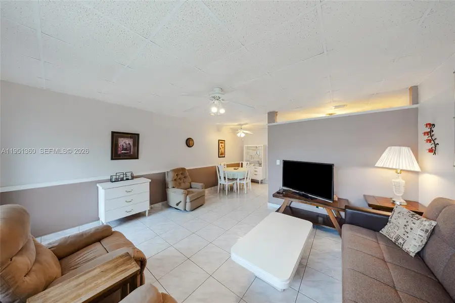 815 SW 10th Ter #6V, Hallandale Beach, FL 33009 - Image #2