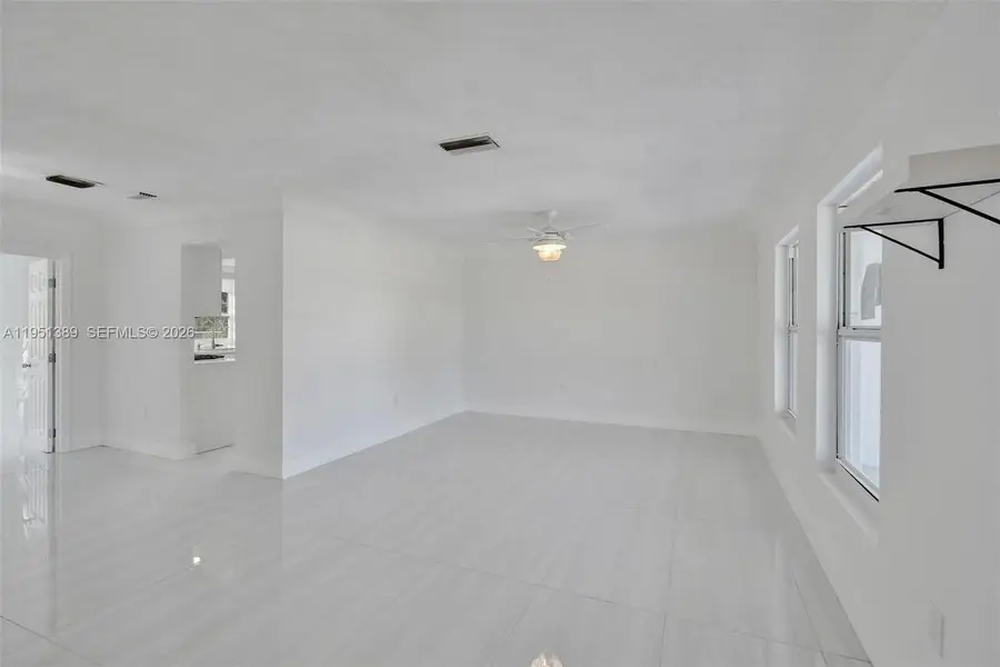 8436 Southampton Dr, Miramar, FL 33025 - Image #3