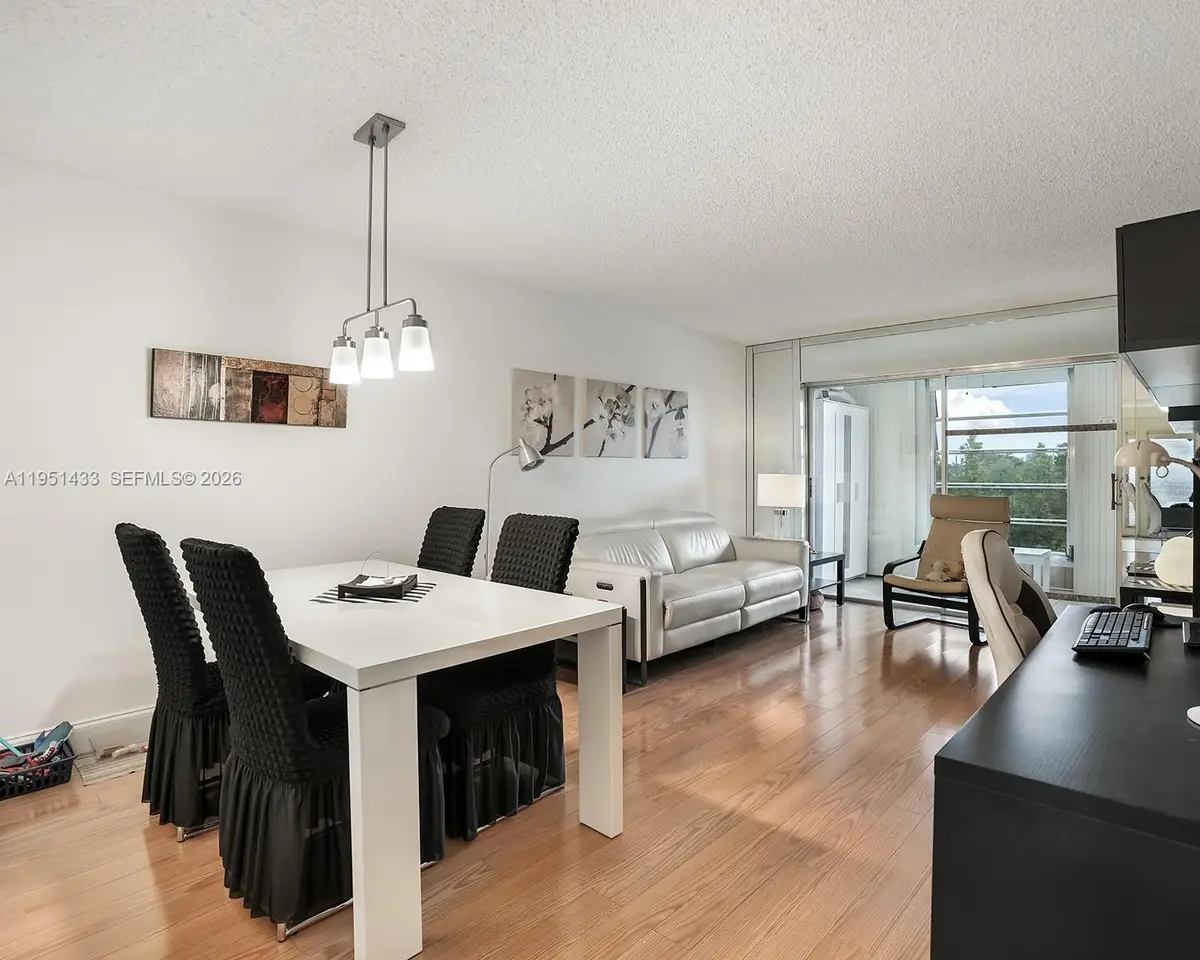 9370 Sunrise Lakes Blvd #308, Sunrise, FL 33322 - Image #1