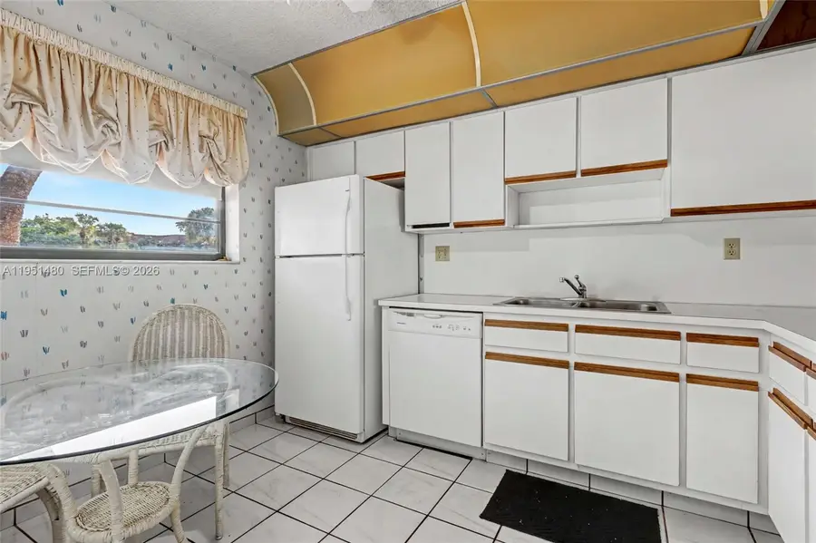 6085 N Sabal Palm Blvd #208, Tamarac, FL 33319 - Image #3