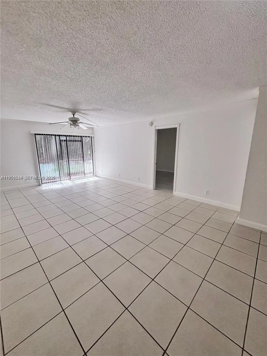 430 Commodore Dr #104, Plantation, FL 33325 - Image #3