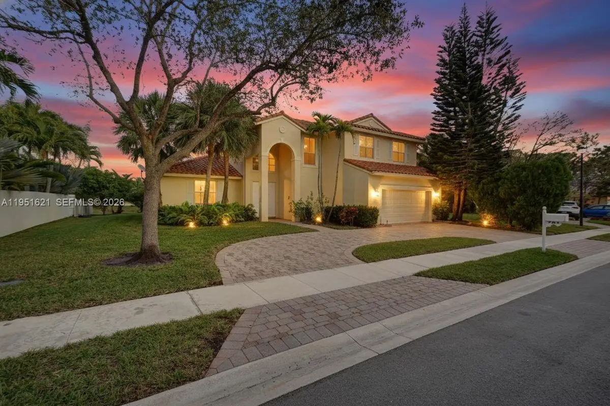 751 SW 191st Ave, Pembroke Pines, FL 33029 - Image #1