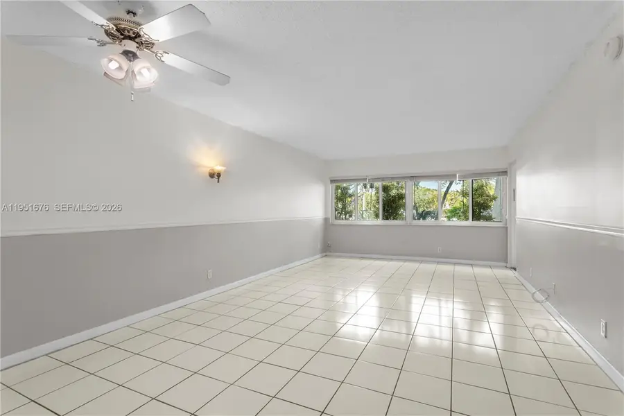 100 Lakeview Dr #108, Weston, FL 33326 - Image #3