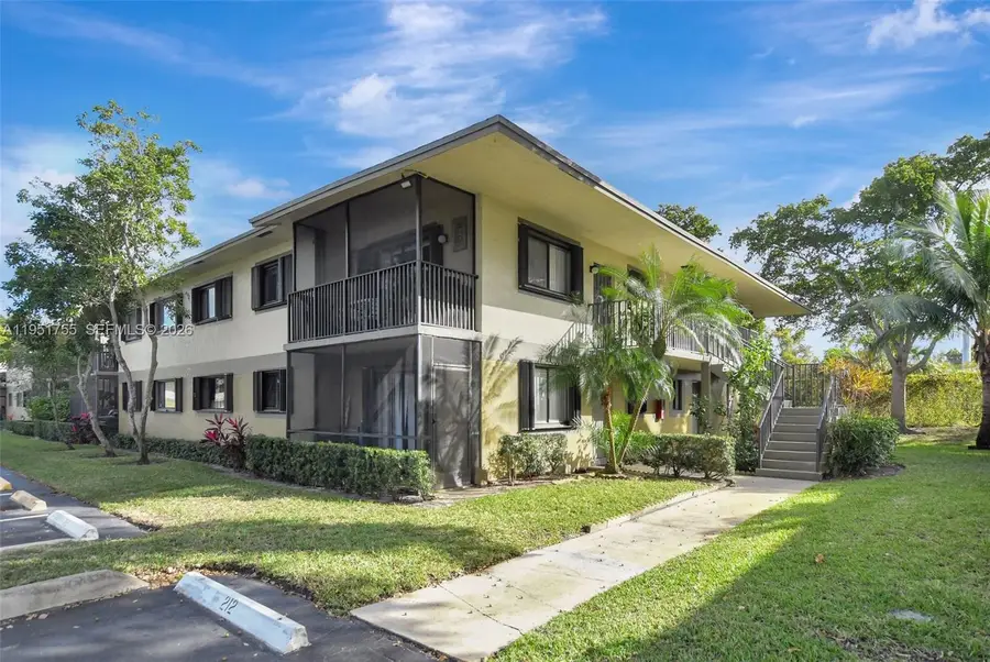 588 Trace Cir #211, Deerfield Beach, FL 33441 - Image #2