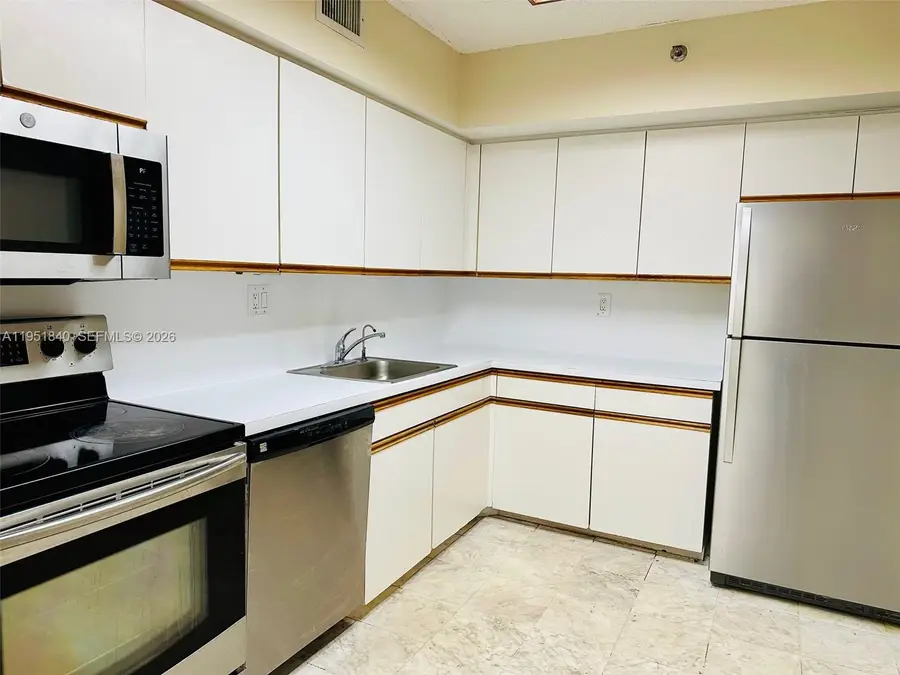 3600 Mystic Pointe Dr #1117, Aventura, FL 33180 - Image #3