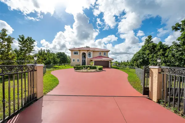 19520 SW 206th St, Miami, FL 33187