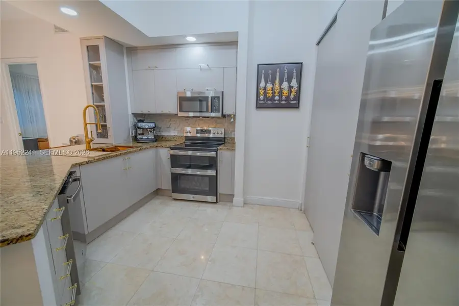 20000 E Country Club Dr #409, Aventura, FL 33180 - Image #3