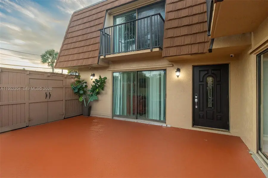 2566 Lakeview Ct, Cooper City, FL 33026 - #2