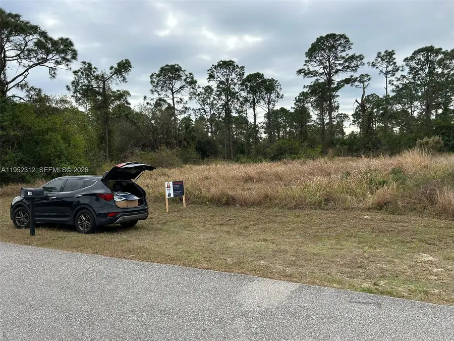 1054 Barcelona St E, Lehigh Acres, FL 33974 - Image #3