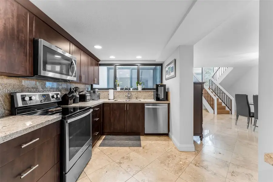 8725 SW 81st Ct, Miami, FL 33143 - Image #3