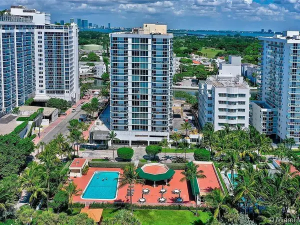 2401 Collins Ave #509, Miami Beach, FL 33140