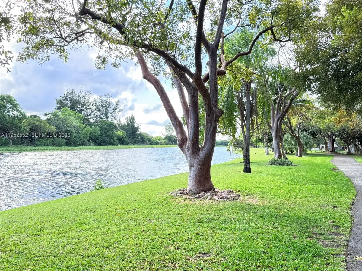 2206 S Cypress Bend Dr #508, Pompano Beach, FL 33069 - Image #1