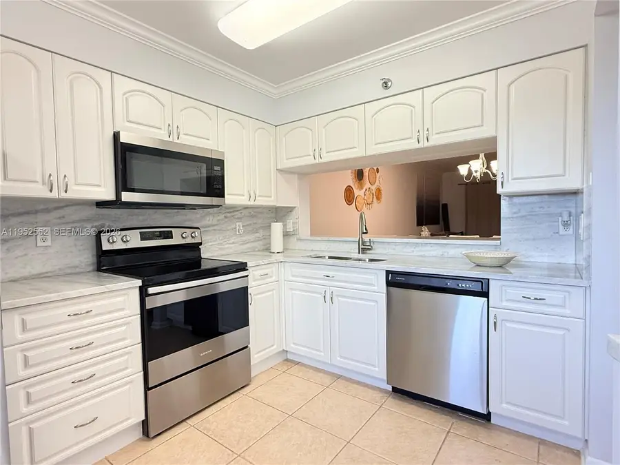 2206 S Cypress Bend Dr #508, Pompano Beach, FL 33069 - Image #3