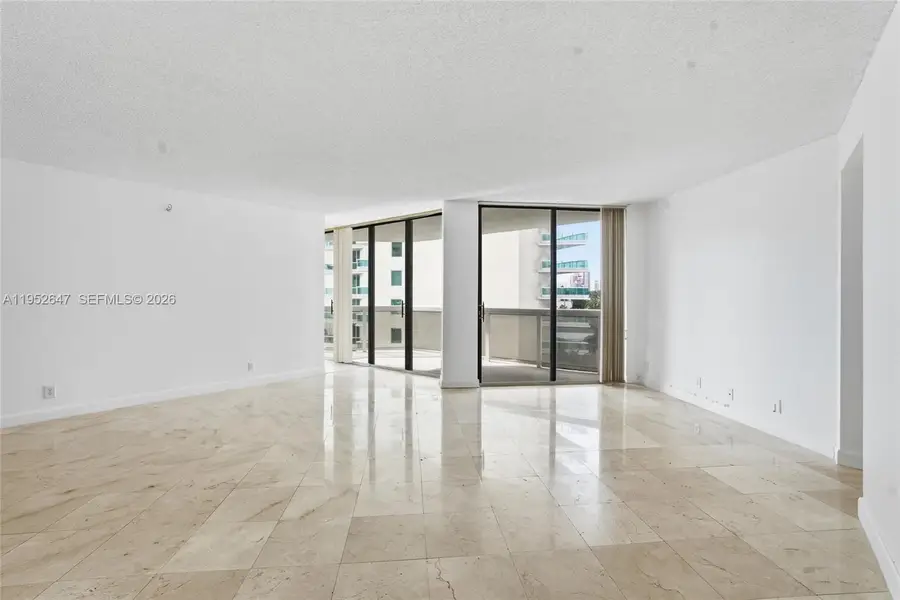 20185 E Country Club Dr #502, Aventura, FL 33180 - Image #3