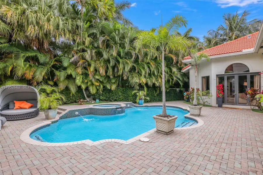 10502 Kestrel St, Plantation, FL 33324 - Image #2