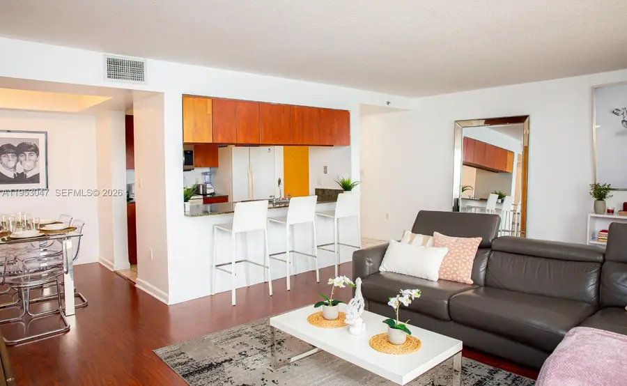 1200 Brickell Bay Dr #1901, Miami, FL 33131 - Image #3