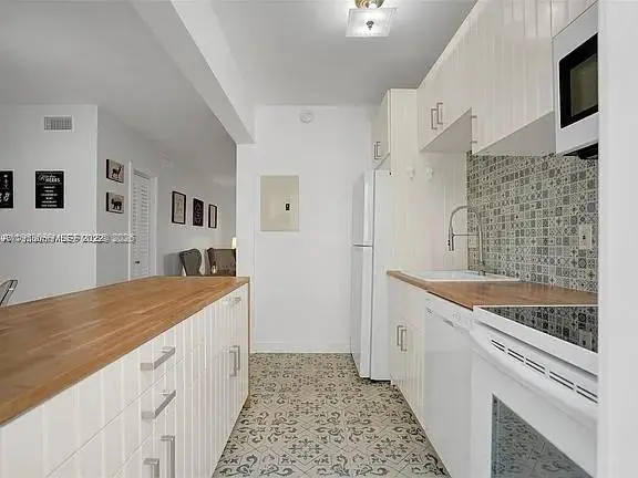 915 SE 8th St #106, Miami Beach, FL 33139 - Image #3