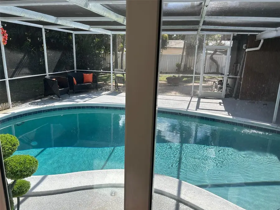 262 SW 54th Ave, Plantation, FL 33317 - Image #2