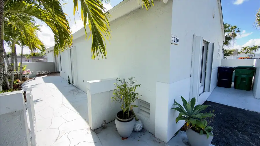7220 SW 149th Ct, Miami, FL 33193 - Image #2