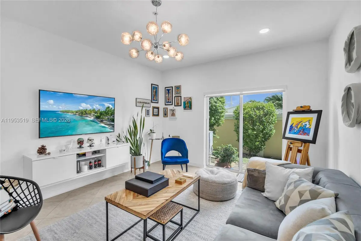 121 NW 2nd Ave #4, Hallandale Beach, FL 33009 - Image #1