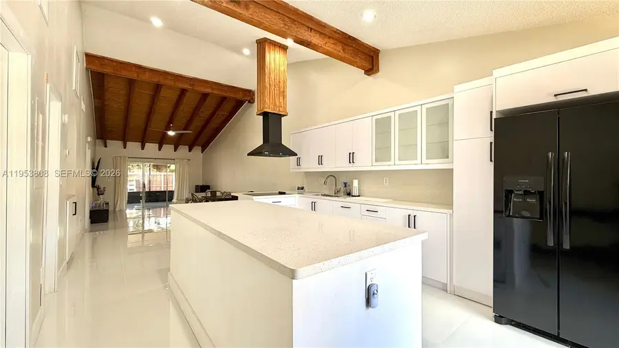 10271 Oleander Ct, Pembroke Pines, FL 33026 - Image #2