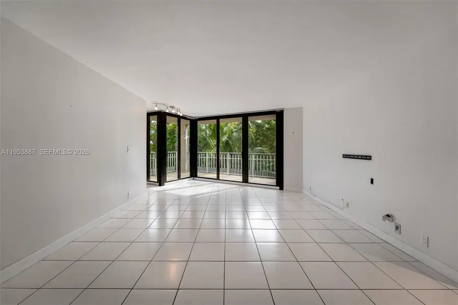 2000 Towerside Ter #608, Miami, FL 33138 - Image #2