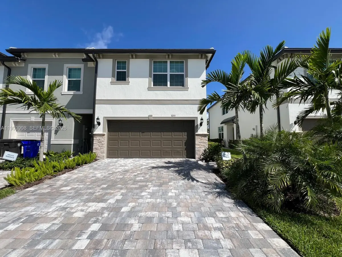 3235 N Watercress Dr, Lauderdale Lakes, FL 33311 - Image #1