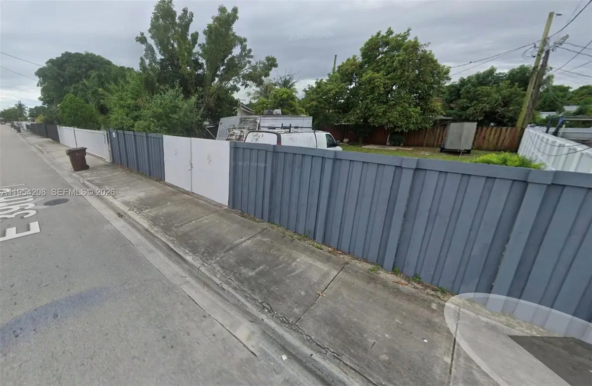 39 E St, Hialeah, FL 33013 - Image #1