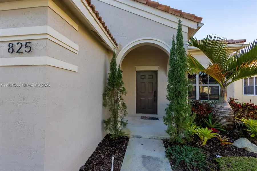 825 Tanglewood Cir, Weston, FL 33327 - Image #2