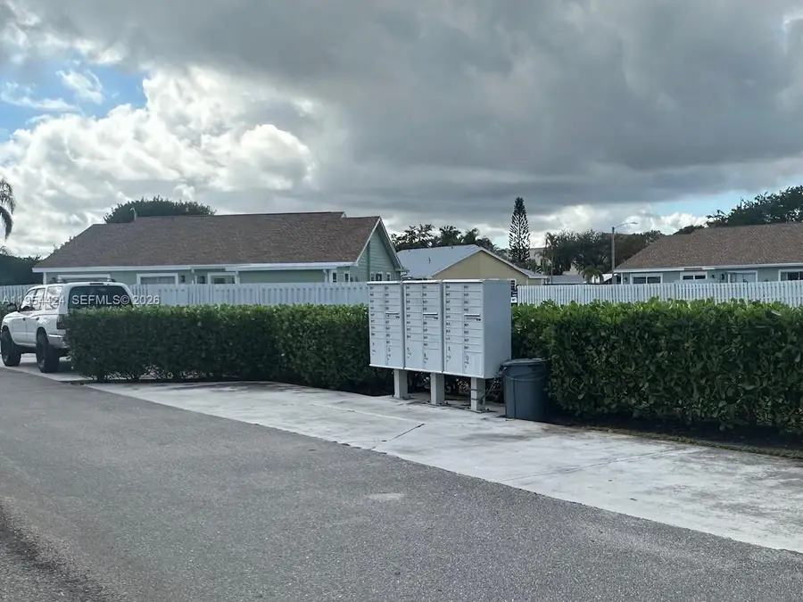 1590 Royal Forest Ct, West Palm Beach, FL 33406 - Image #2