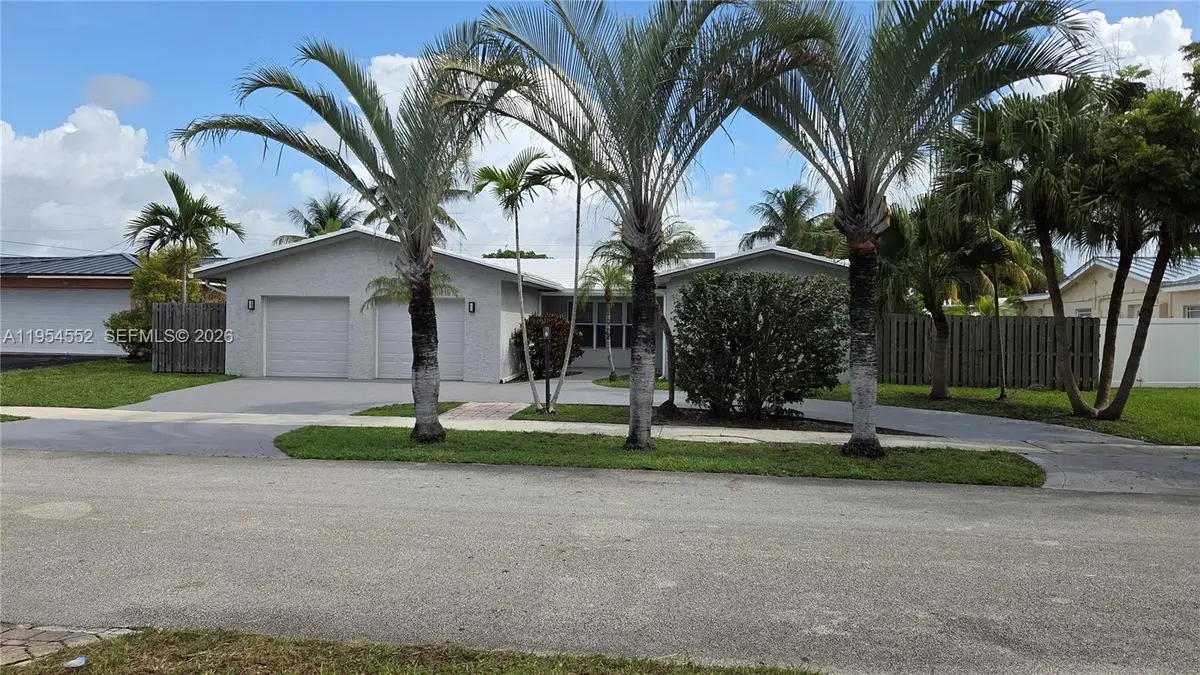 1245 Coral Ln, Hollywood, FL 33019 - Image #1